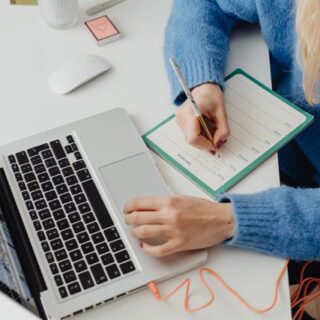 Must-haves secretaresses_pexels-karola-g-5908816