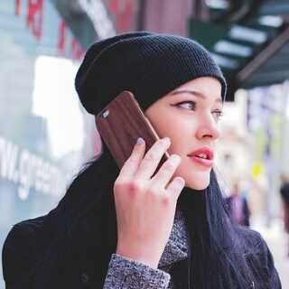 telefoongesprek kort en bondig