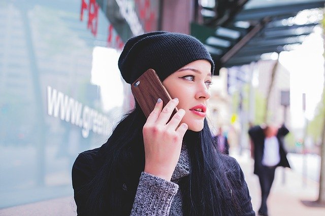 telefoongesprek kort en bondig