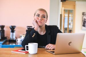 geconcentreerd verderwerken_pexels-magnetme-3917414-5839464