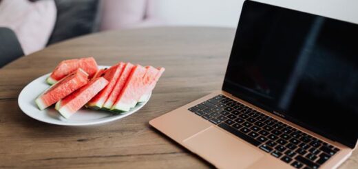 licht eten op zomerse werkdag_pexels-karola-g-5202916